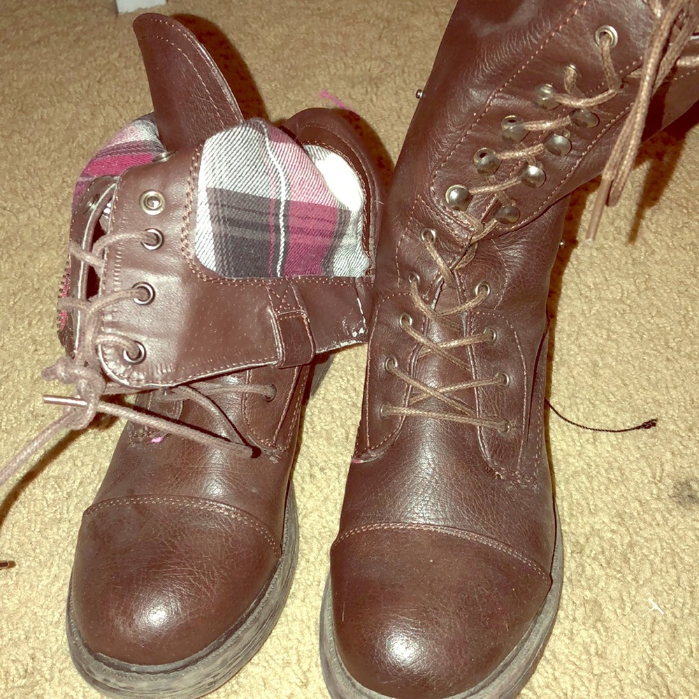 BOOTS!